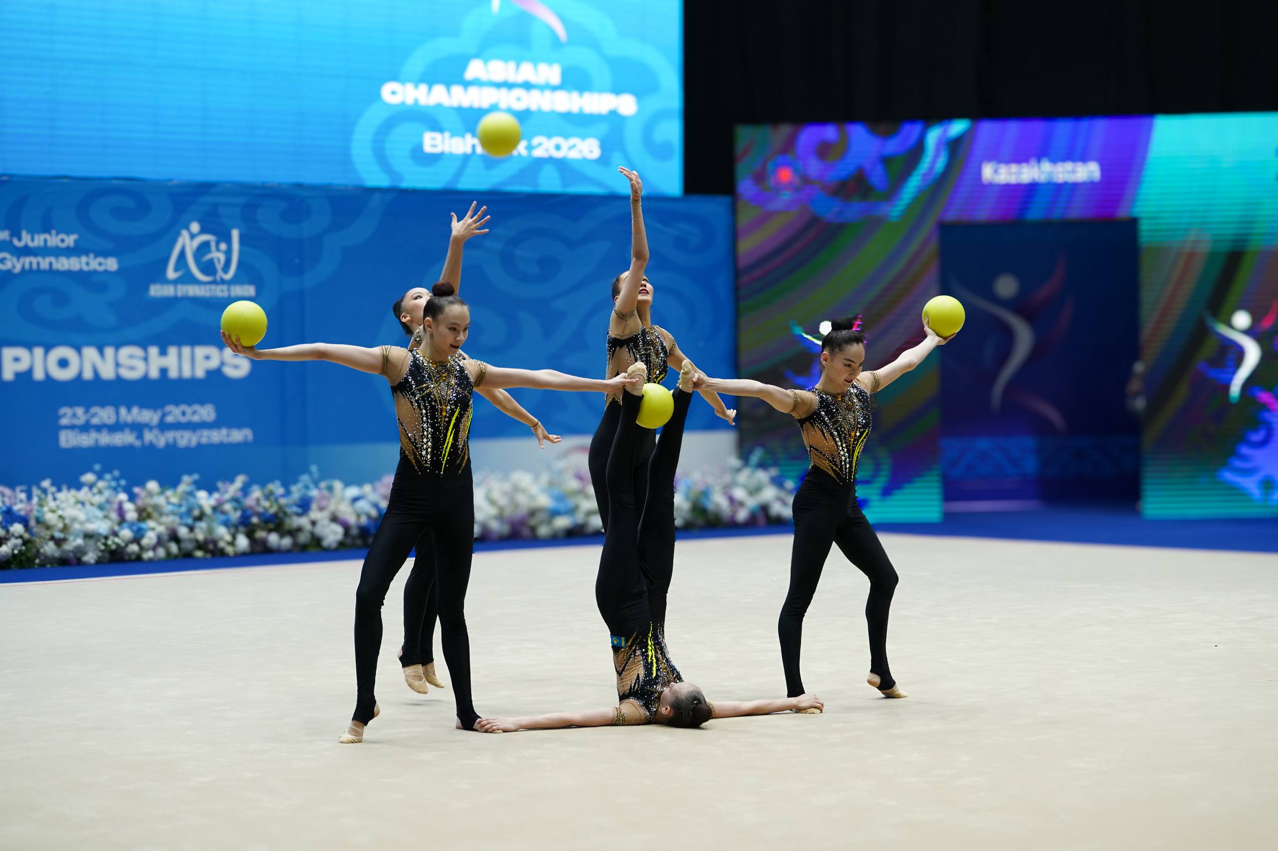 Сборная Казахстана завоевала бронзовую медаль на чемпионате Азии по художественной гимнастике в Бишкеке. Наши девушки стали третьими в групповом многоборье.