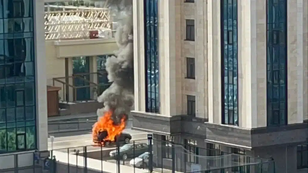 В Астане на дороге взорвался автомобиль, есть пострадавшие