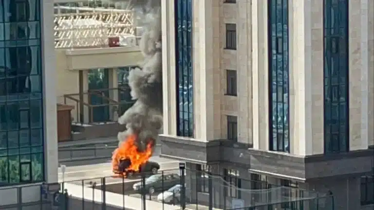 В Астане на дороге взорвался автомобиль, есть пострадавшие