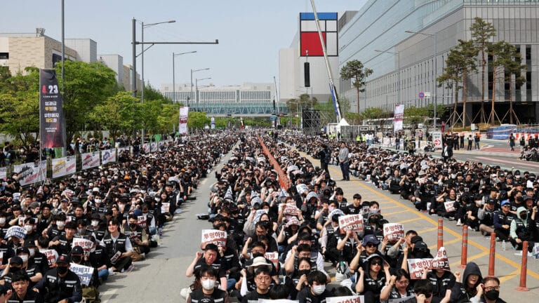 Samsung workers prepare for strike after bonus talks fail