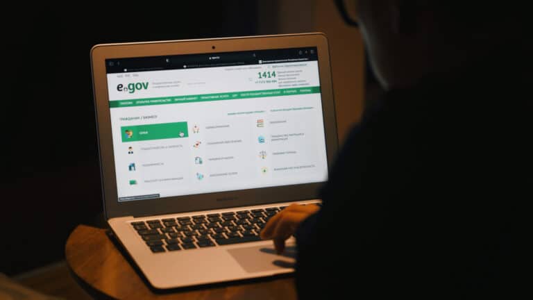 ИИ eGov называет разные суммы штрафов в зависимости от языка