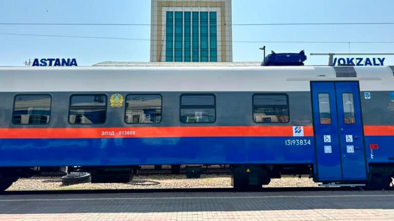 На майские праздники КТЖ добавит 16 тысяч мест в поездах