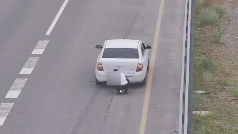Водитель Chevrolet Cobalt пытался обмануть камеры, но остался без машины