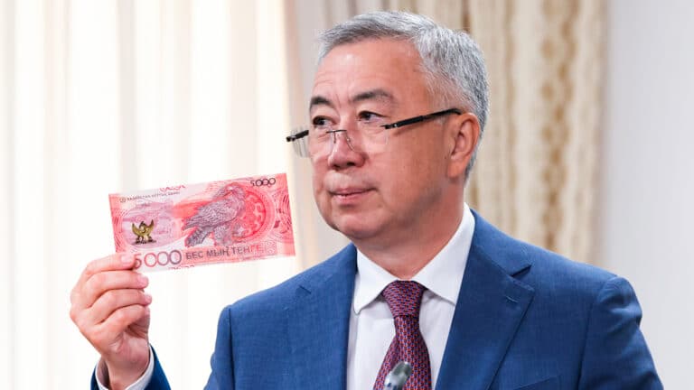 Жумангарин назвал главное условие для роста минимальной зарплаты до 150 тыс. тенге