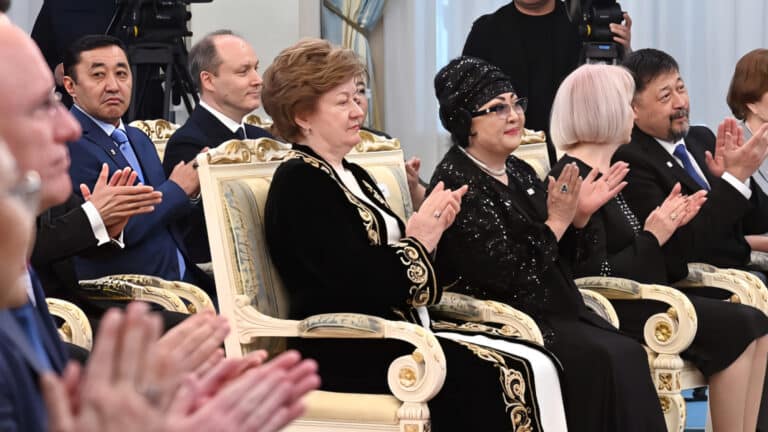 Макпал Жунусова и Татьяна Бурмистрова получили награды от президента