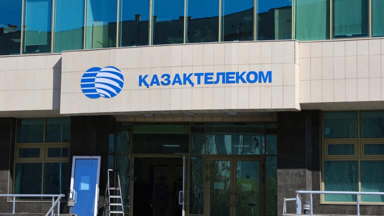 «Казахтелеком» получил убыток вместо огромной прибыли из-за продажи Tele2 год назад