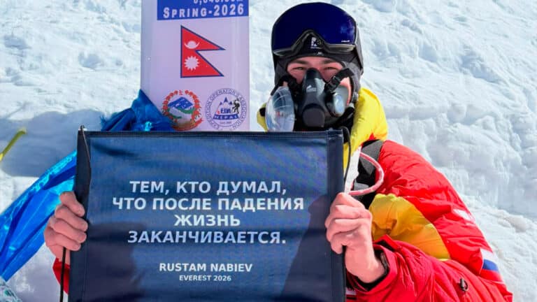 Блогер и параальпинист без ног впервые в истории поднялся на Эверест