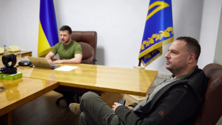 Ақша жымқырды деген күдікке ілінген Зеленскийдің серігі Ермак қамаудан шықты