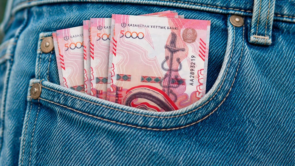 Зарплаты в плюсе, кошельки – в минусе: макроэкономист о ситуации в Казахстане