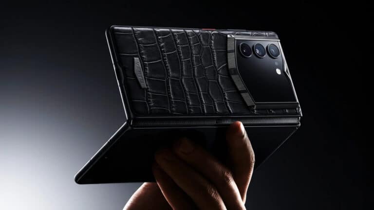Легендарный Vertu возвращается: бренд представил складной смартфон за 17 млн тенге