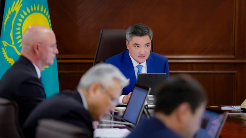 Олжас Бектенов 1 қыркүйекке дейін отын қорын әзірлеуге тапсырма берді