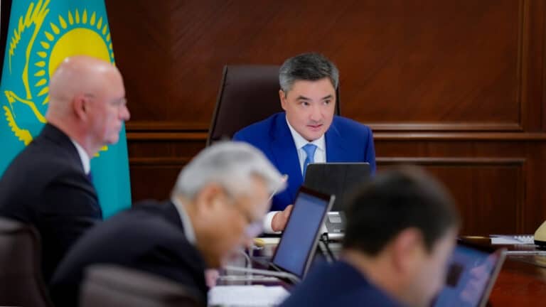 Олжас Бектенов 1 қыркүйекке дейін отын қорын әзірлеуге тапсырма берді