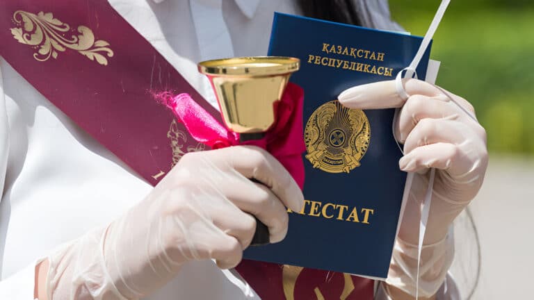 Акиматам и полиции поручили проводить рейды по ресторанам в дни школьных выпускных