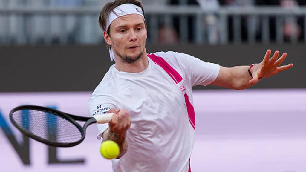 Алекcандр Бублик уверенно выиграл первый матч Geneva Open-2026