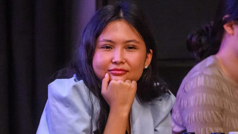 Асаубаева победила, Карлсен проиграл – 1-й тур Norway Chess-2026