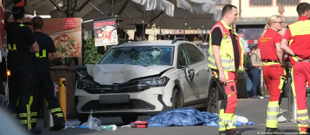 В Лейпциге пострадали 20 человек в результате наезда автомобиля на толпу прохожих