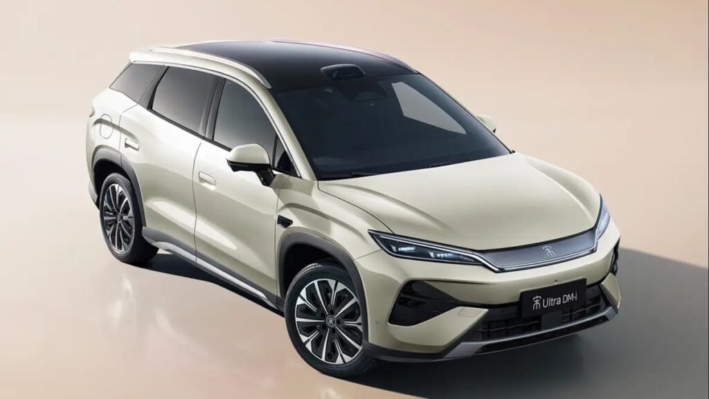 Новый гибрид BYD с запасом хода до 1845 км стоит в Китае от 9,2 млн тенге