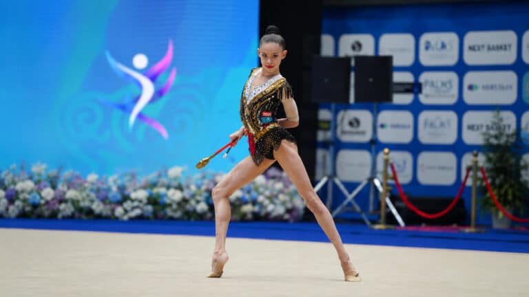 Гимнастка Акмарал Ерекешева стала вице-чемпионкой Азии в упражнениях с булавами