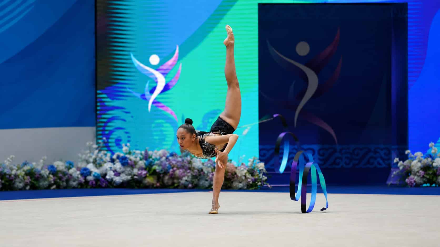 Казахстанская гимнастка Айбота Ертайкызы стала бронзовой медалисткой чемпионата Азии в упражнениях с лентой. Акмарал Ерекешева остановилась в шаге от награды.