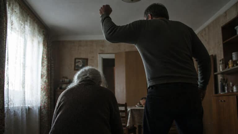 Сын до смерти избил 89-летнюю мать в Павлодарской области и получил 10 лет