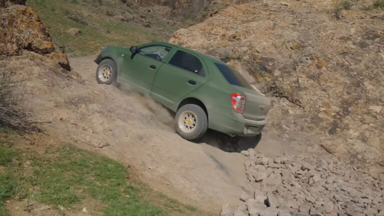 Chevrolet Cobalt прошел суровое испытание на «Скальных воротах» в Казахстане