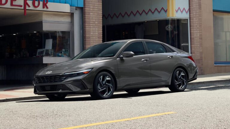 Hyundai отзывает 54 тыс. гибридов Elantra из-за риска пожара