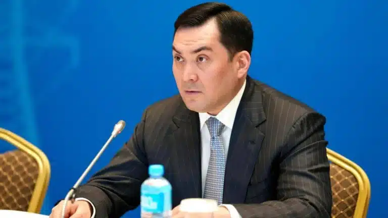 Ақкенженов «Достық» құбыры арқылы мұнай тасымалдау қашан жанданатынын айтты