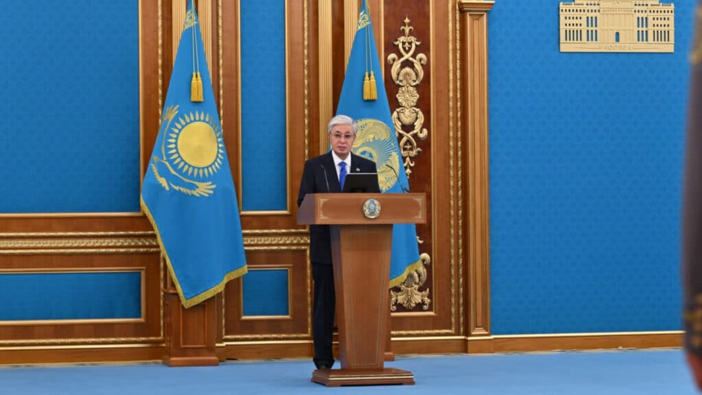 Президент Отан қорғаушылар және Жеңіс күнімен құттықтады