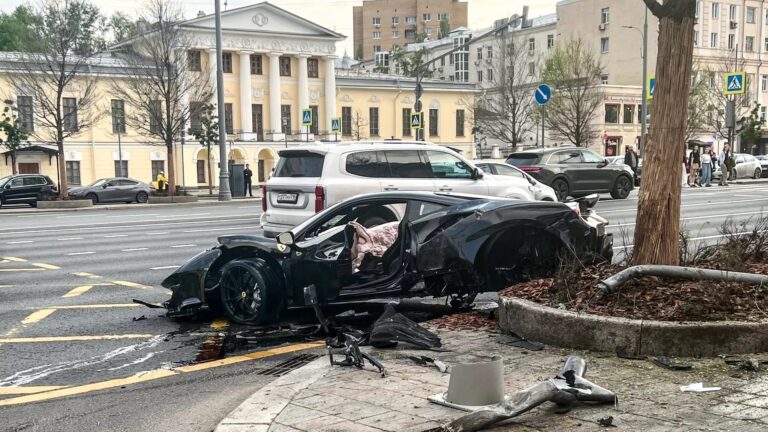 Рэпер Navai разбил в Москве Ferrari – артист винит в ДТП плохие шины