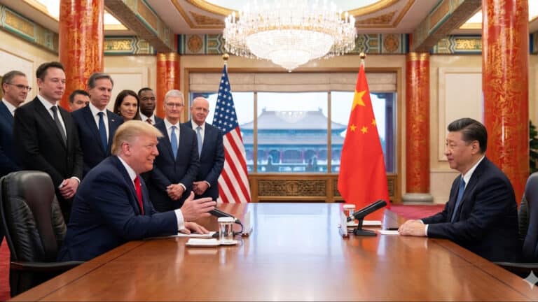 Трамп Қытайға шенеуніктерден гөрі ірі бизнес иелерін көбірек ертіп келді