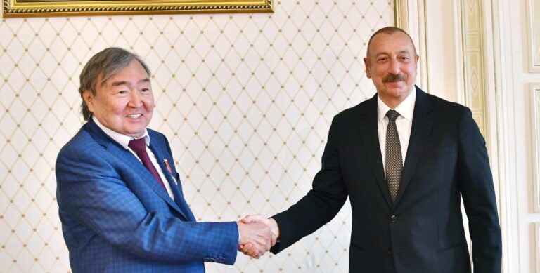 Әзербайжан президенті Ильхам Әлиев Олжас Сүлейменовті 90 жасымен құттықтады