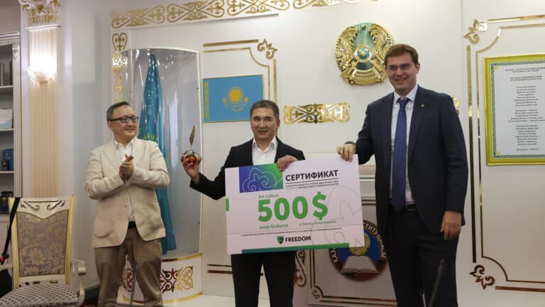 500 долларов в месяц до конца жизни за лучший роман получил писатель из Талдыкоргана