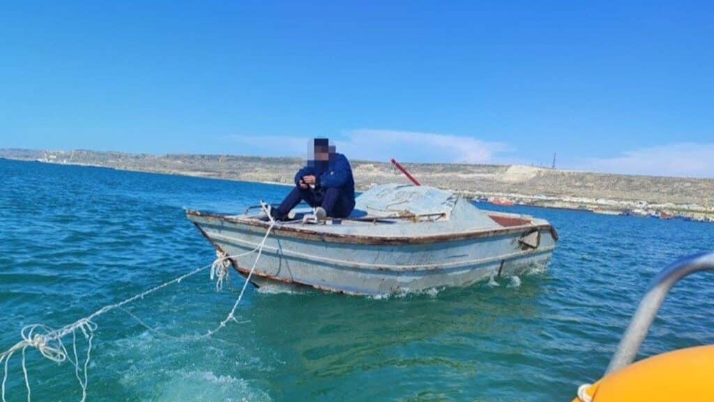 Каспийде ашық теңізде қалған адам құтқарылды