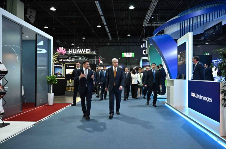 Токаев посетил выставку GITEX AI Central Asia & Caucasus 2026