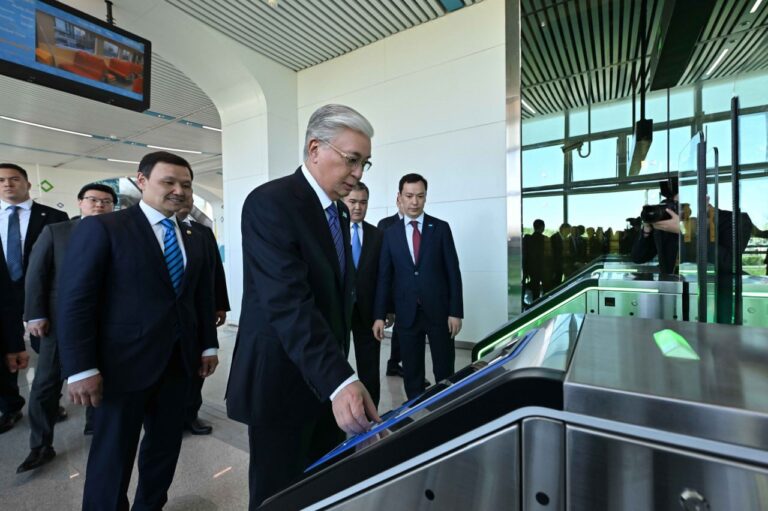 Токаев запустил работу Astana LRT в столице