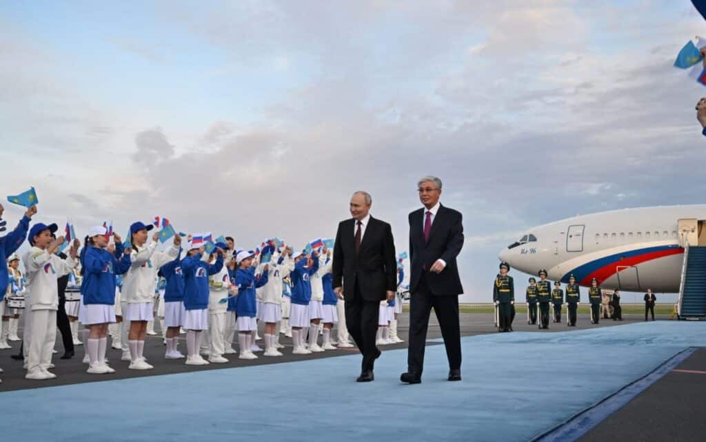 Владимир Путин прилетел в Казахстан