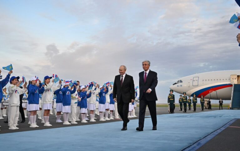Владимир Путин прилетел в Казахстан