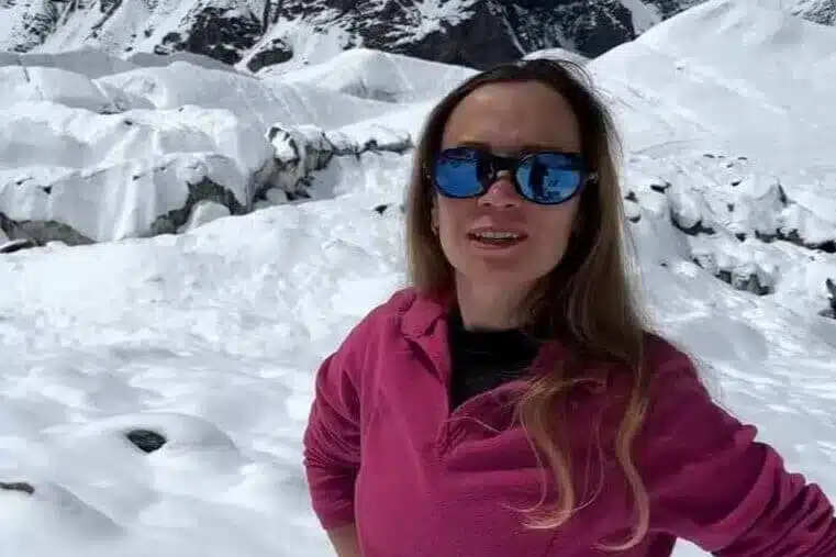 В Кыргызстане обсуждают эвакуацию тела альпинистки Наговицыной с пика Победы