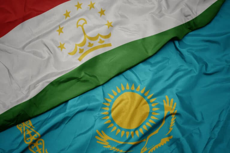 Казахстан ратифицировал договор о союзничестве с Таджикистаном