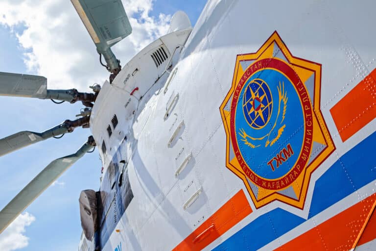 Больного мужчину на вертолете доставили в Караганду