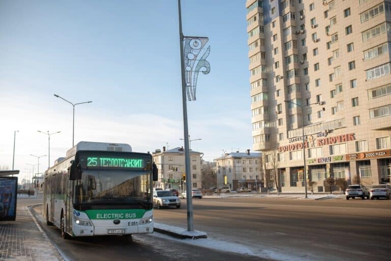 Астанчанина, матерившегося в автобусе, арестовали на 15 суток