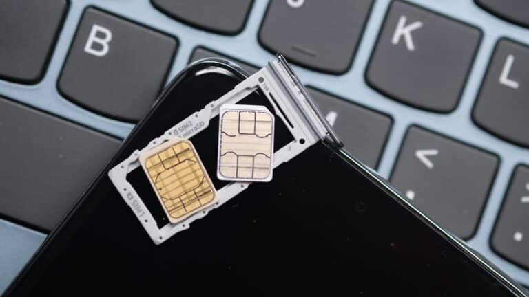 Мошенники скупают SIM-карты у подростков: МВД грозит уголовными делами