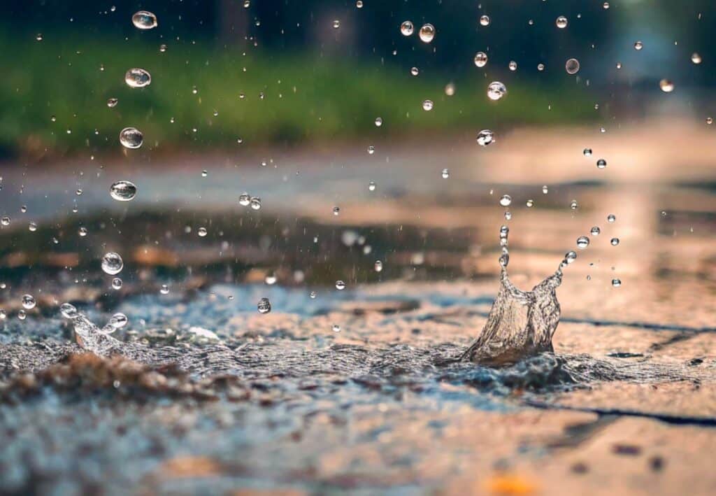 На большей части Казахстана синоптики объявили штормовое предупреждение