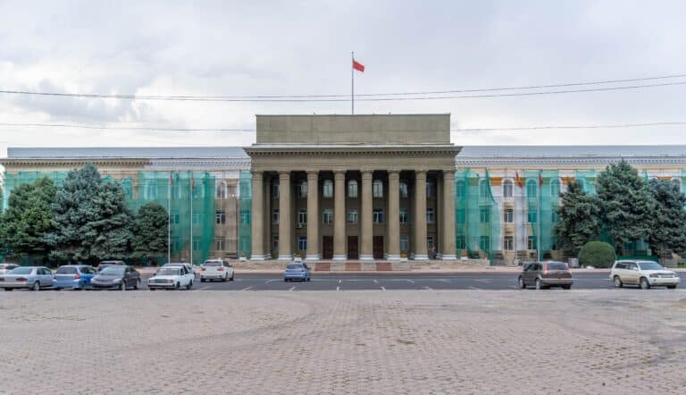Кыргызстан ужесточает санкционный контроль