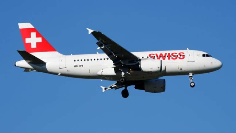 Swiss жолаушы ұшағы апатты жағдайда Алматыға қонды
