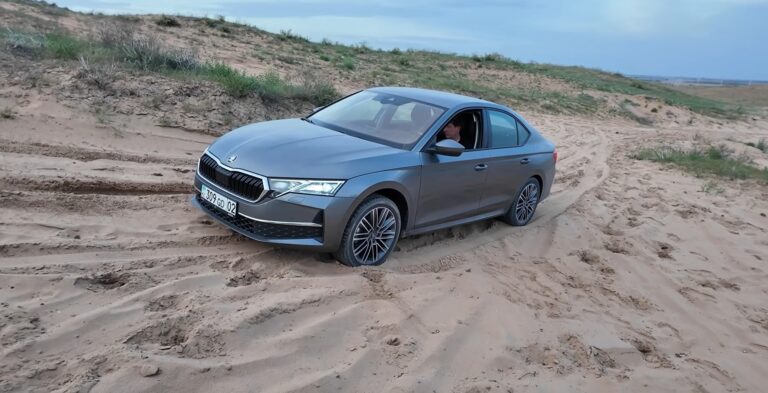 Автоблогер из Алматы протестировал полноприводную Skoda Octavia на песке