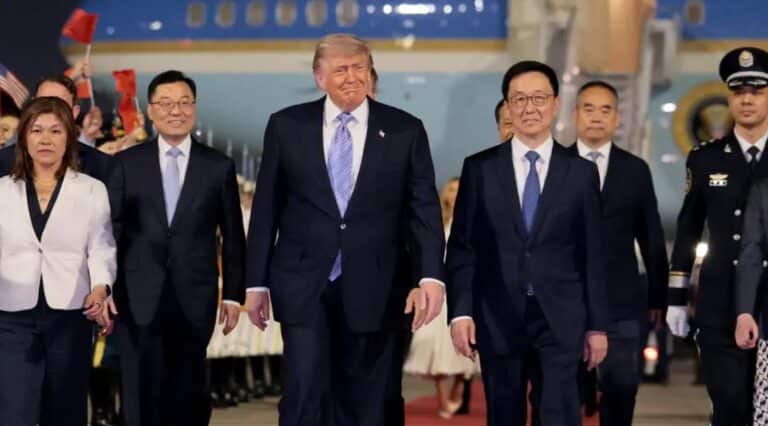 Трамп прилетел к Си Цзиньпину просить помощи по войне с Ираном — Reuters