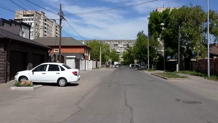 В Павлодаре жители микрорайона добились отмены сноса домов ради высоток