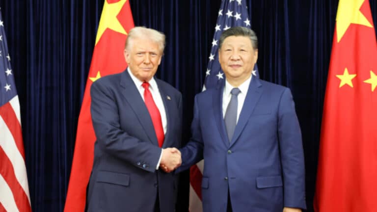 Трамп Қытайға шенеуніктерден гөрі ірі бизнес иелерін көбірек ертіп келді