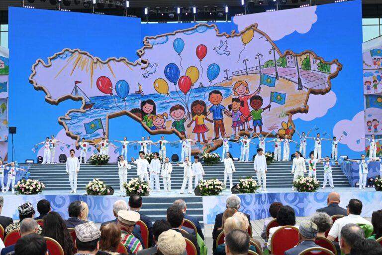 Фестивали, масштабные концерты и ярмарки прошли по всему Казахстану на 1 мая